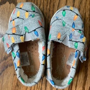 Tom’s Holiday Lights Shoes for Kids size 5